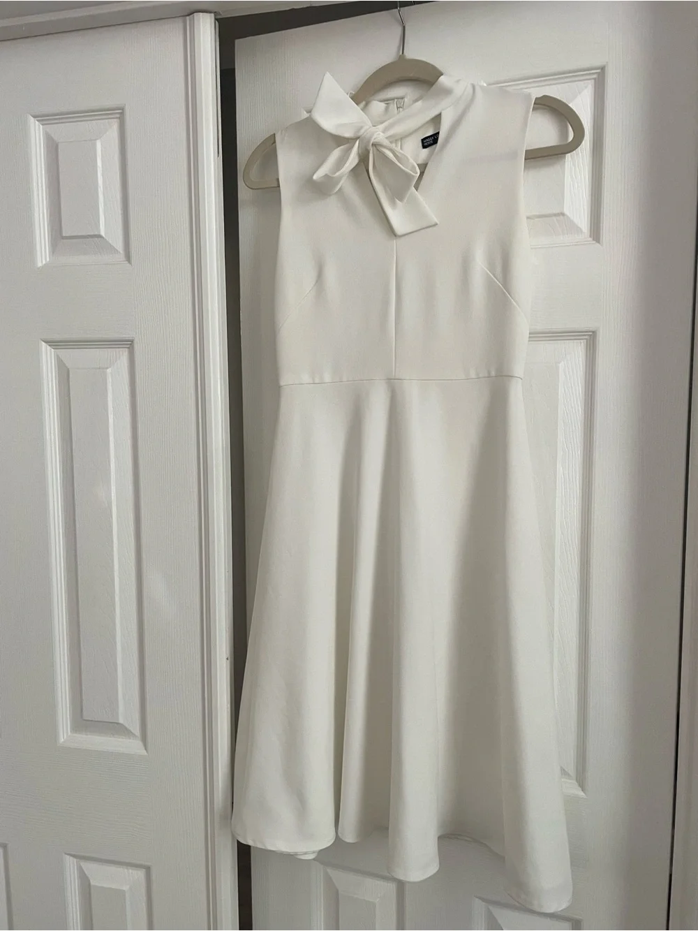 Maggy London White Sleeveless Bow Neck Fit-and-Flare Dress WEDDING/WORK SZ 2P